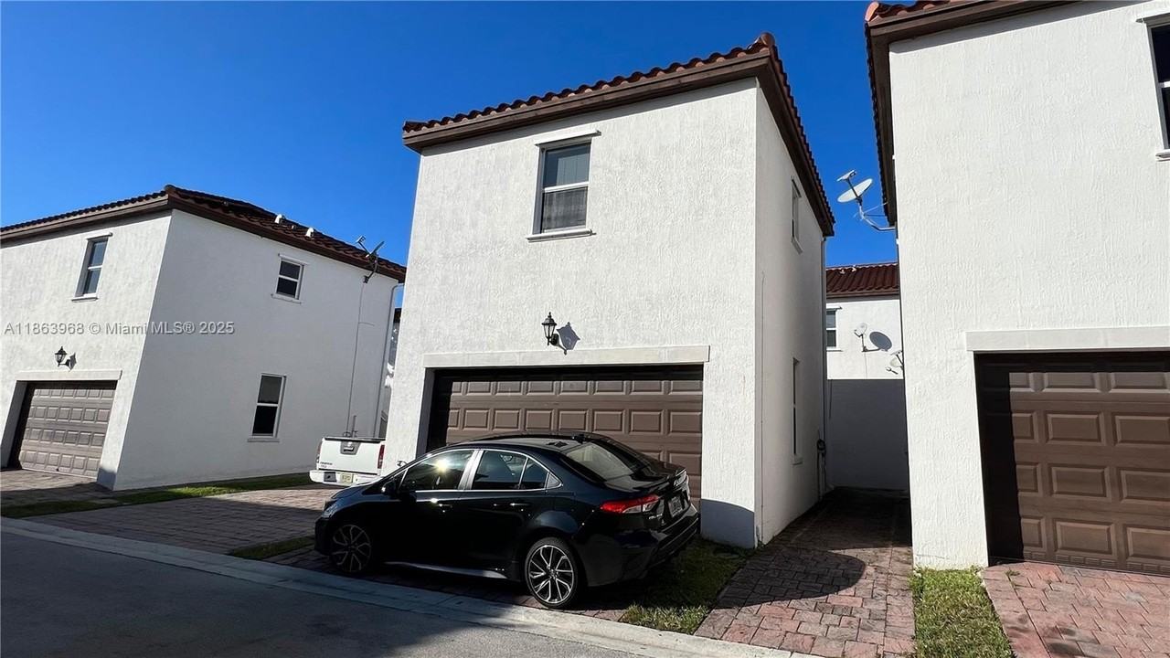 17170 Sw 93rd St #0 - Photo 2 of 13