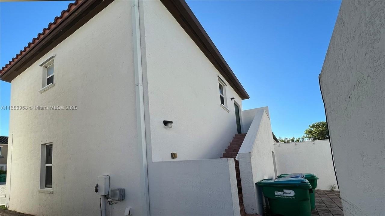 17170 Sw 93rd St #0 - Photo 3 of 13