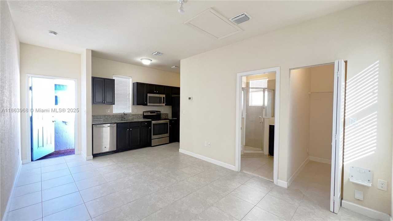 17170 Sw 93rd St #0 - Photo 4 of 13