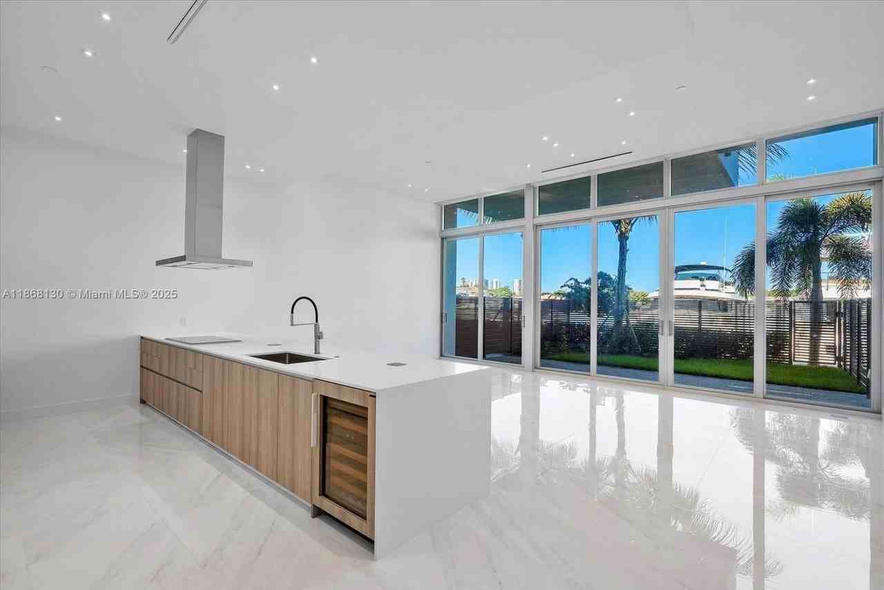 3750 Yacht Club Dr #TH3 - Photo 3 of 50