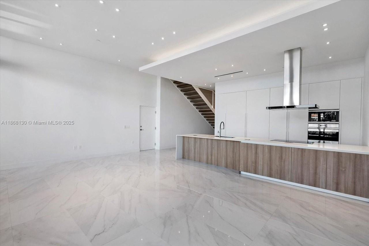 3750 Yacht Club Dr #TH3 - Photo 4 of 50