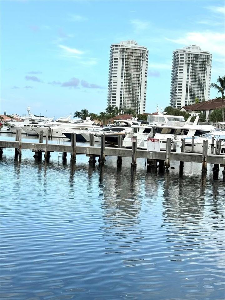 3553 Magellan Cir #318-1