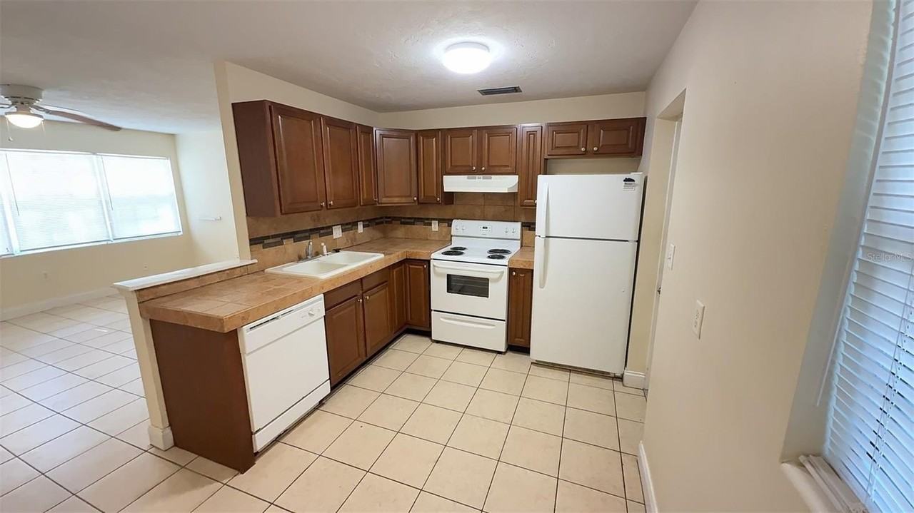 2121 Nw 55th St - Photo 2 of 6