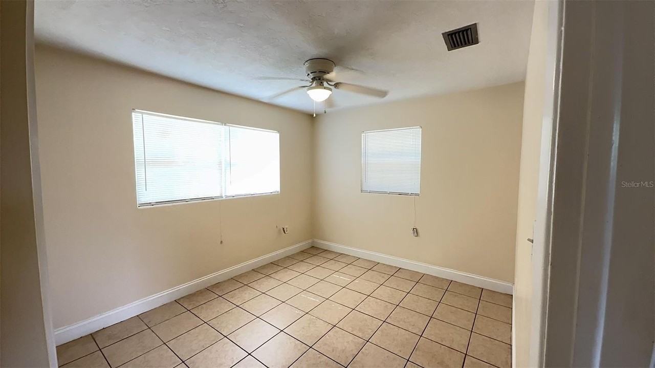 2121 Nw 55th St - Photo 4 of 6