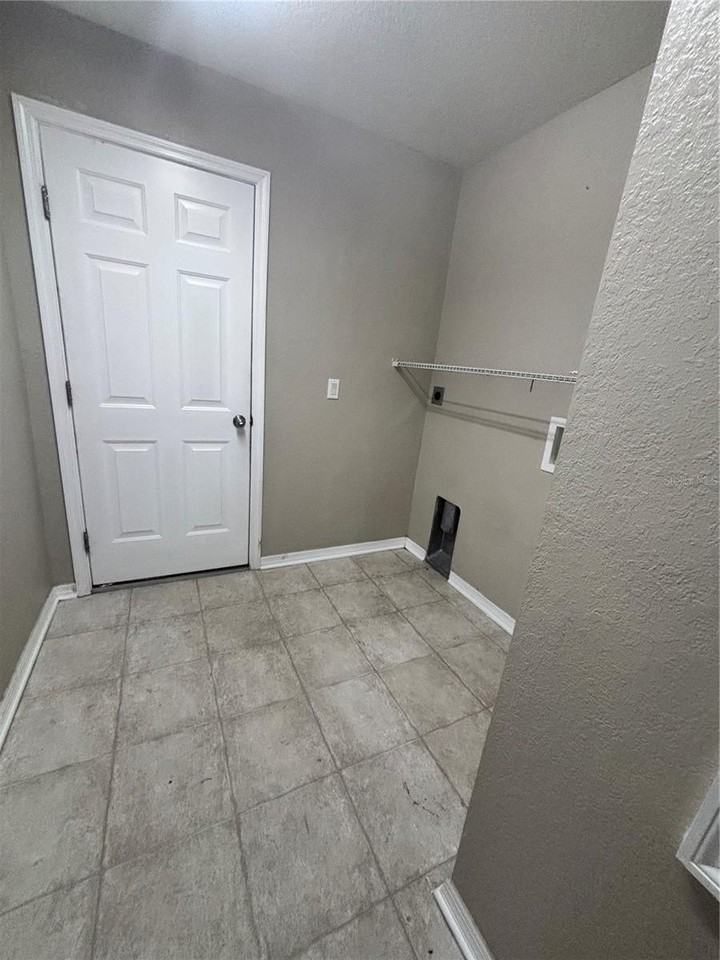 334 Lake Dr - Photo 4 of 17