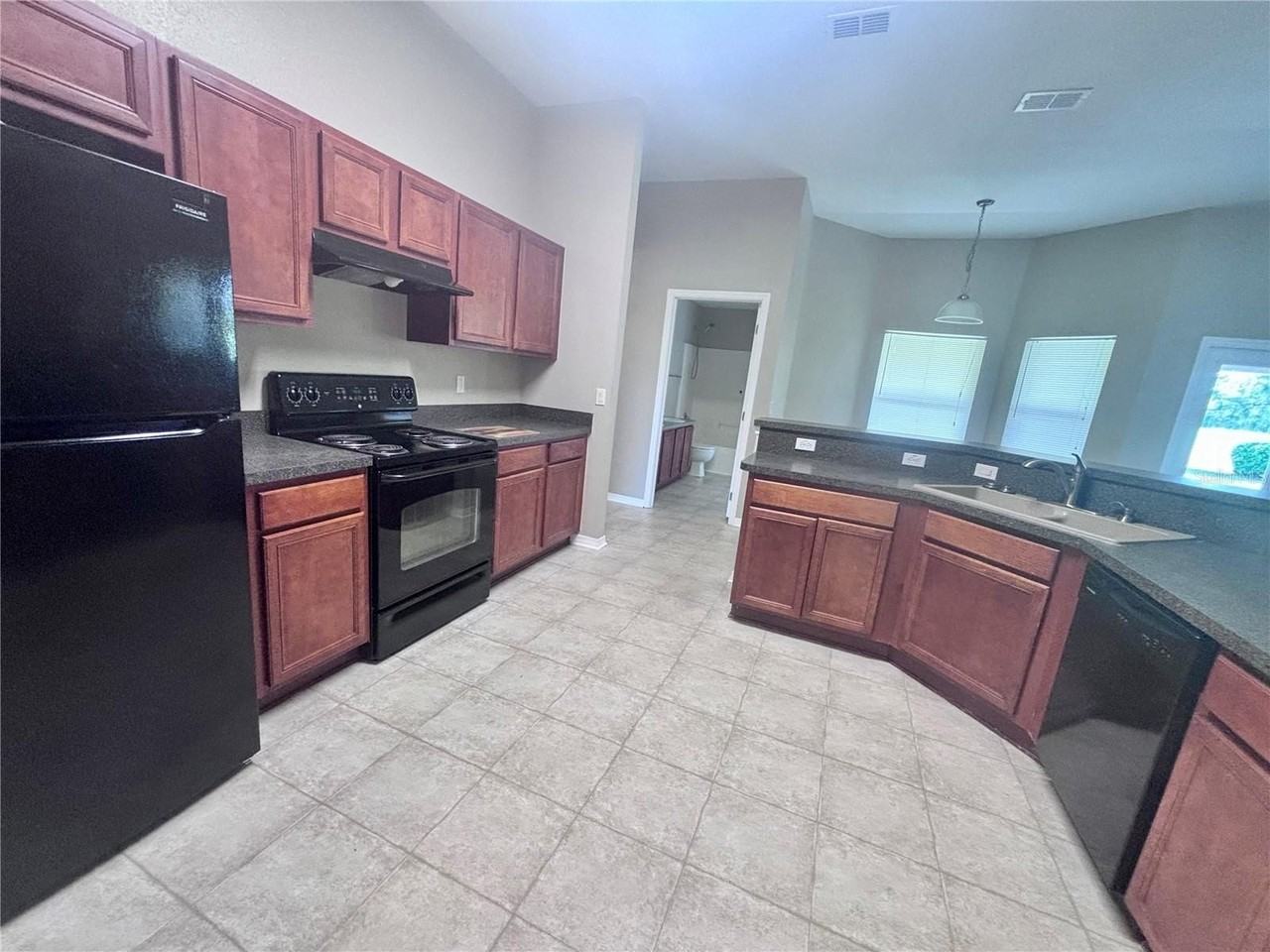 334 Lake Dr - Photo 5 of 17