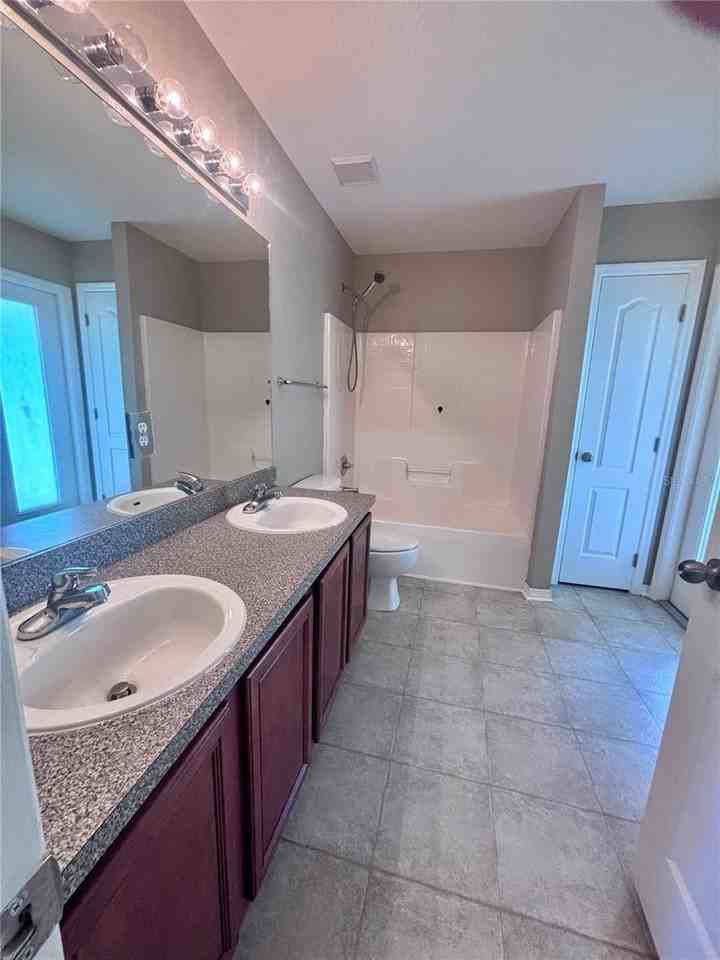 334 Lake Dr - Photo 7 of 17