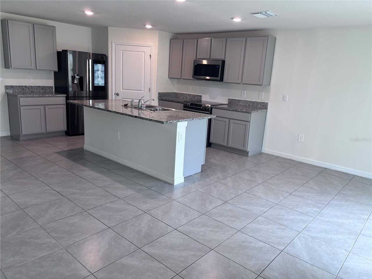 6730 Southeast 3rd Loop - Photo 4 of 16