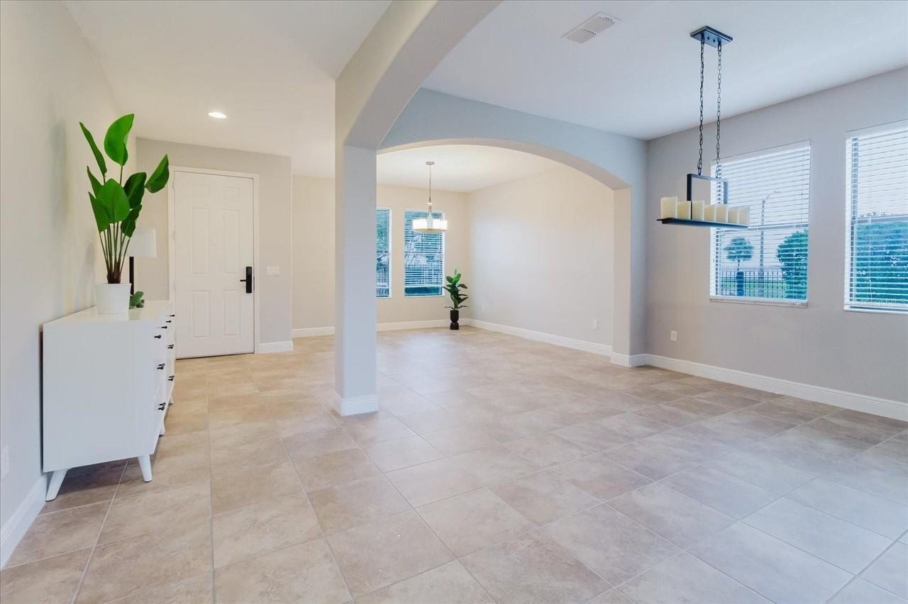 1389 Heritage Landings Dr - Photo 4 of 50