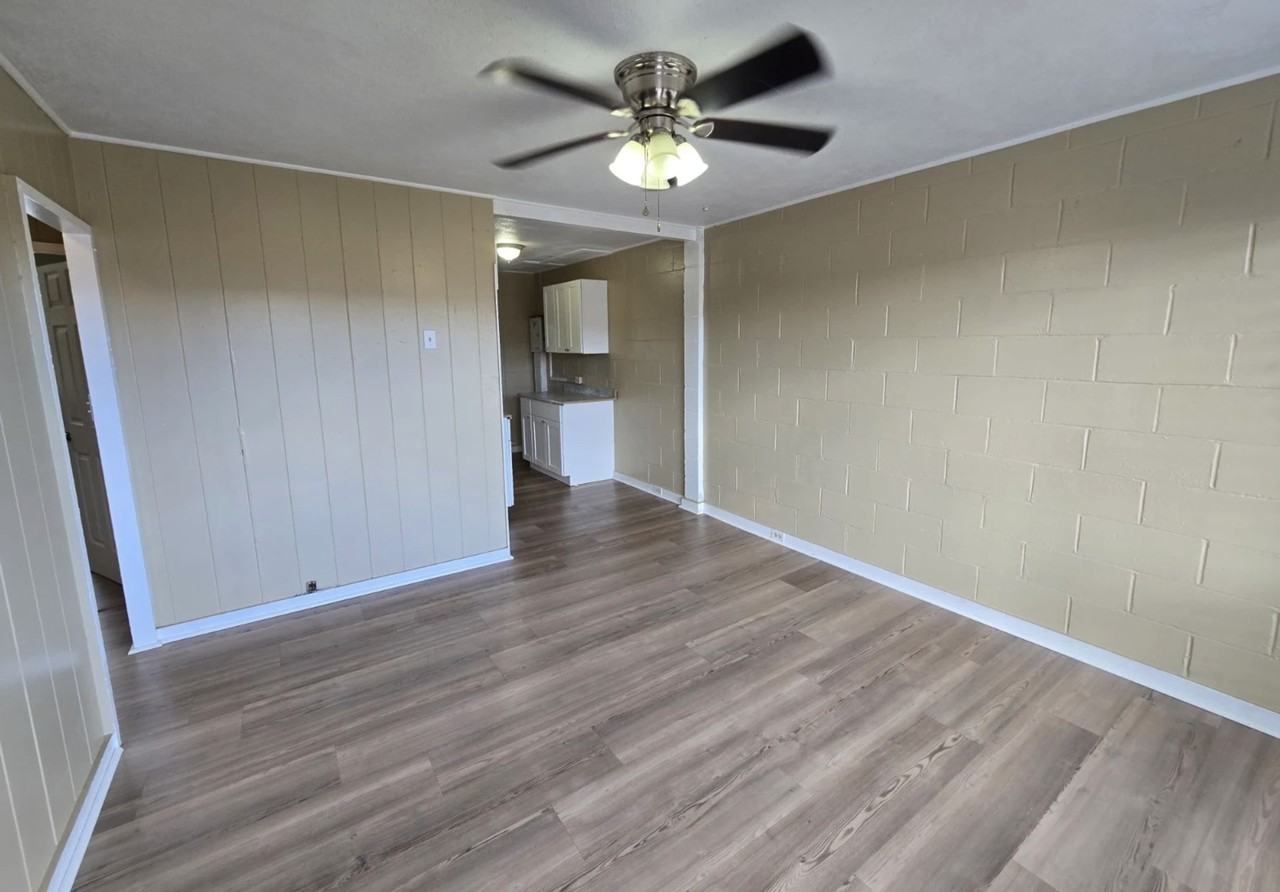 WaV 323 - Photo 2 of 7