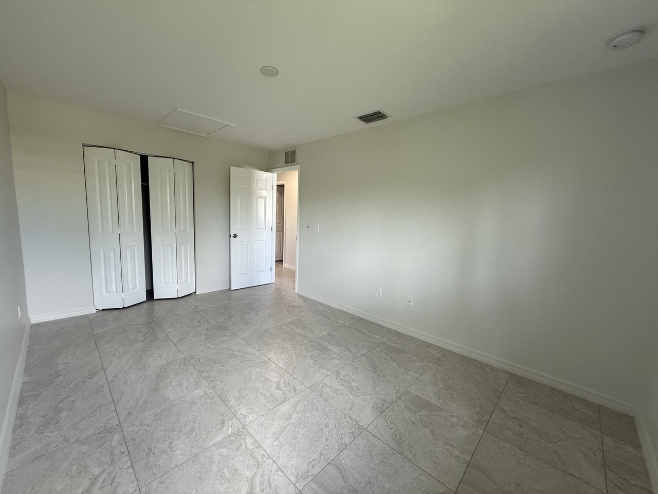 Marbella III Ft Myers - Photo 3 of 18