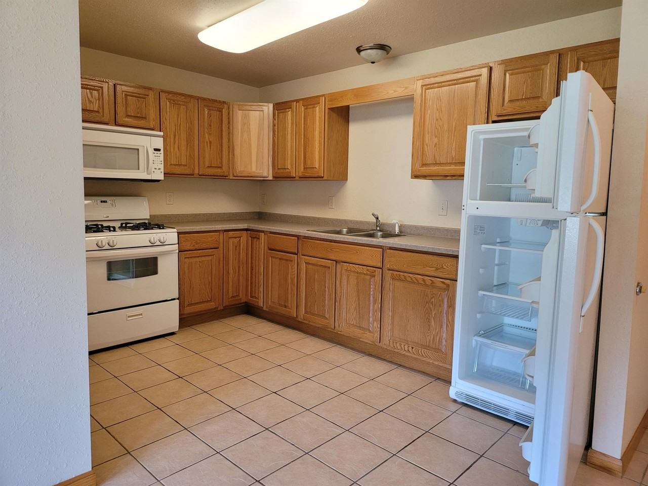 1013 Division Street - Photo 3 of 8