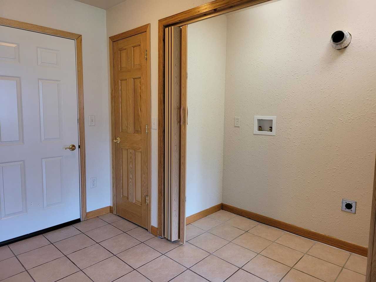 1013 Division Street - Photo 4 of 8