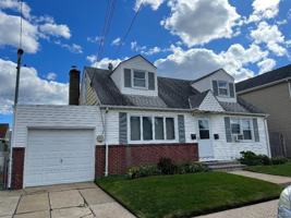 featured image of 41 Norfolk Rd #UPPER