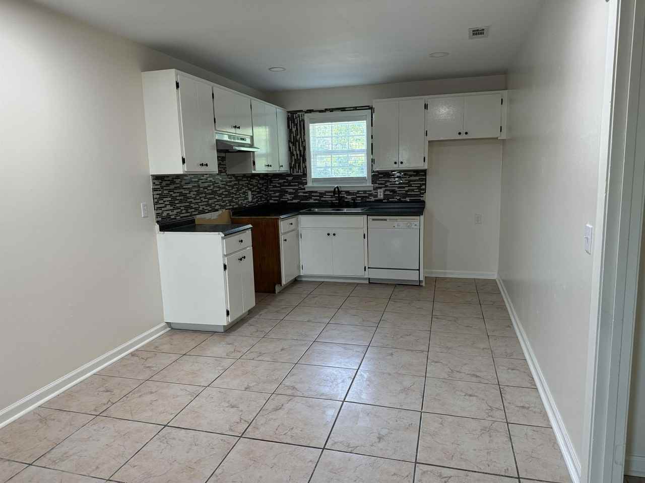 Cumberland Court - Photo 3 of 19