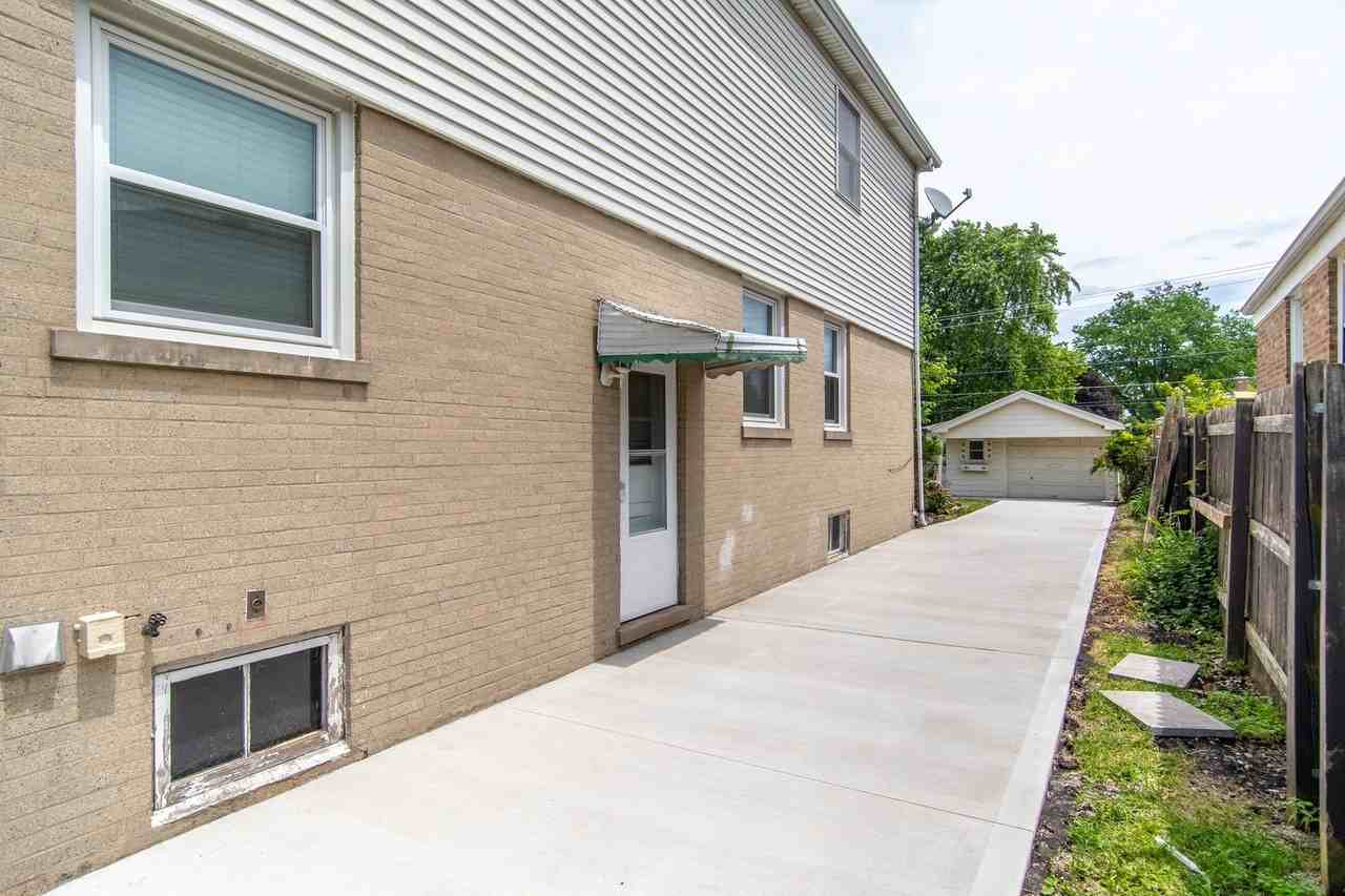 301 Bohland Ave - Photo 3 of 34