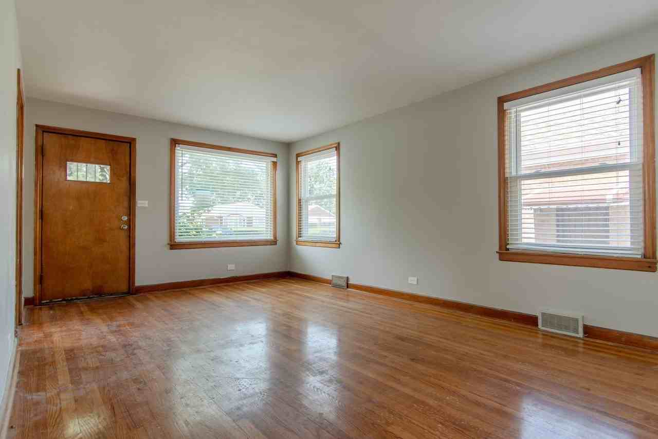 301 Bohland Ave - Photo 4 of 34