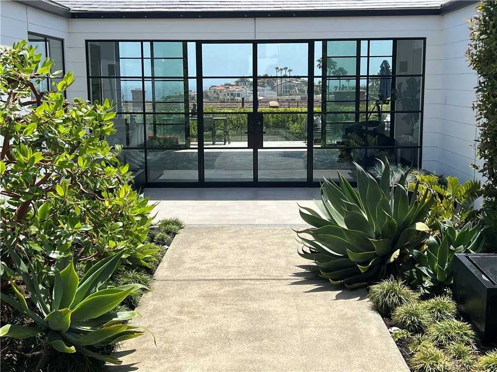 809 Emerald Bay - Photo 2 of 31