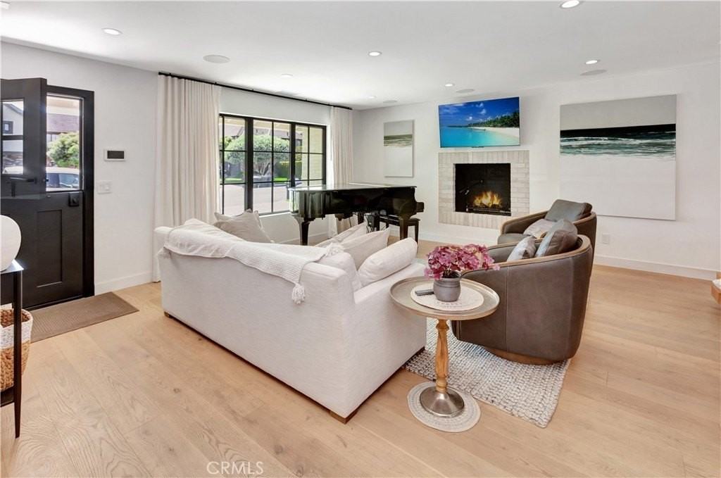 418 E 16th St - Photo 6 of 28