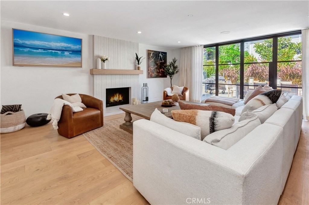 418 E 16th St - Photo 7 of 28