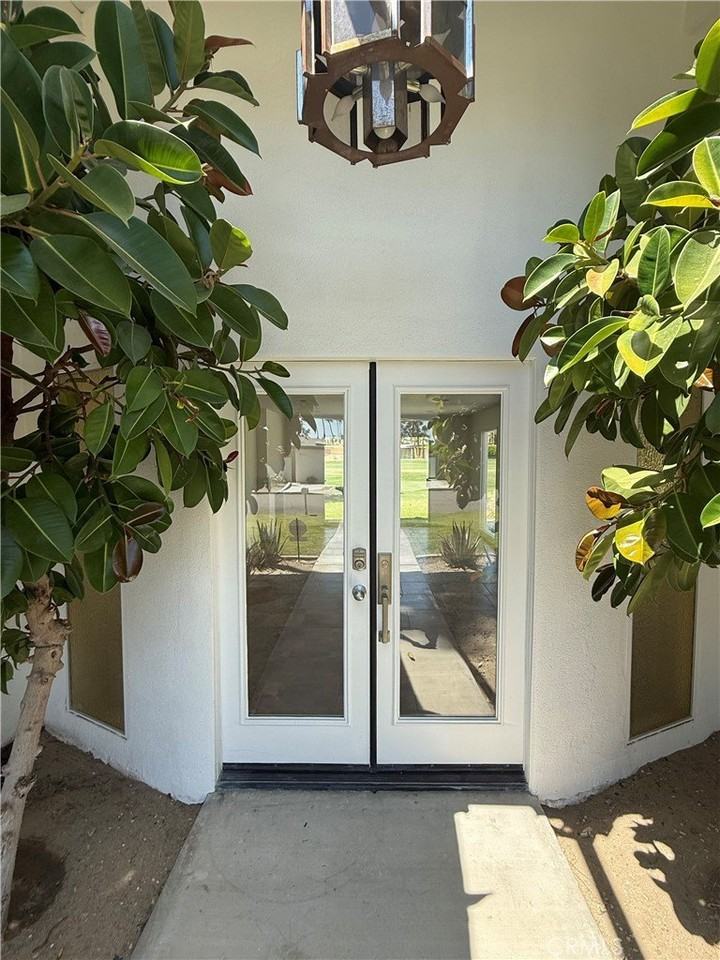 2217 S Bobolink Ln - Photo 3 of 45