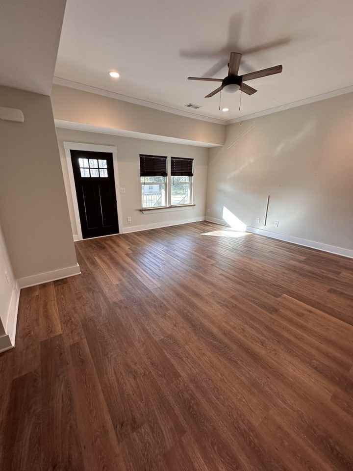 250 North Forest Avenue - Photo 2 of 19