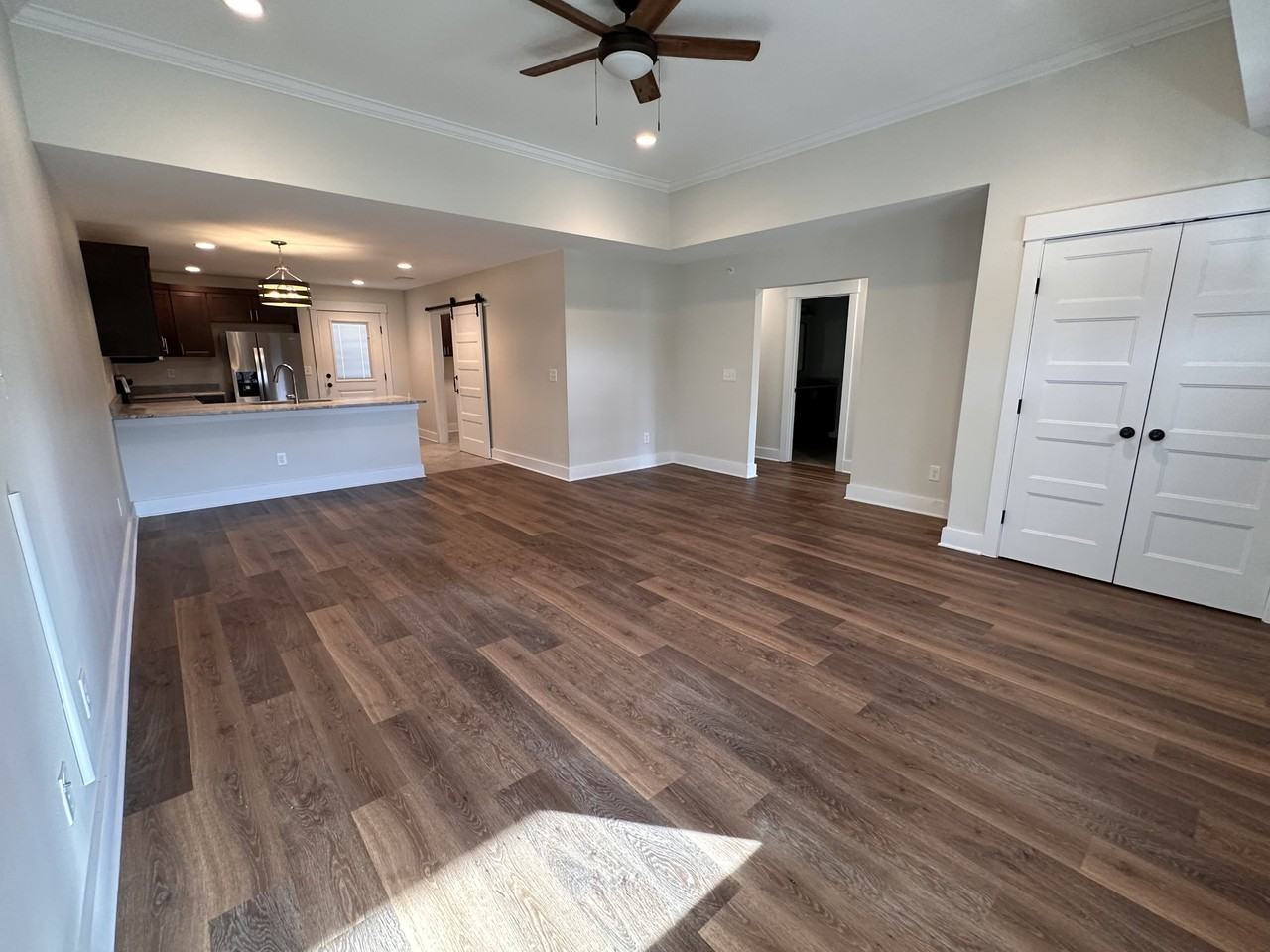 250 North Forest Avenue - Photo 3 of 19