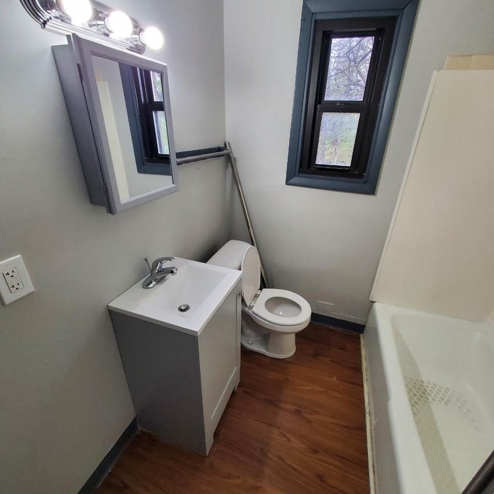 2129 Kensington Ave - Photo 2 of 13