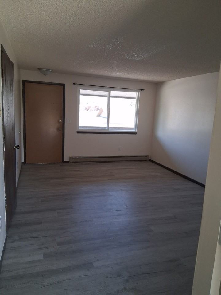 402 East King Avenue - Photo 3 of 6