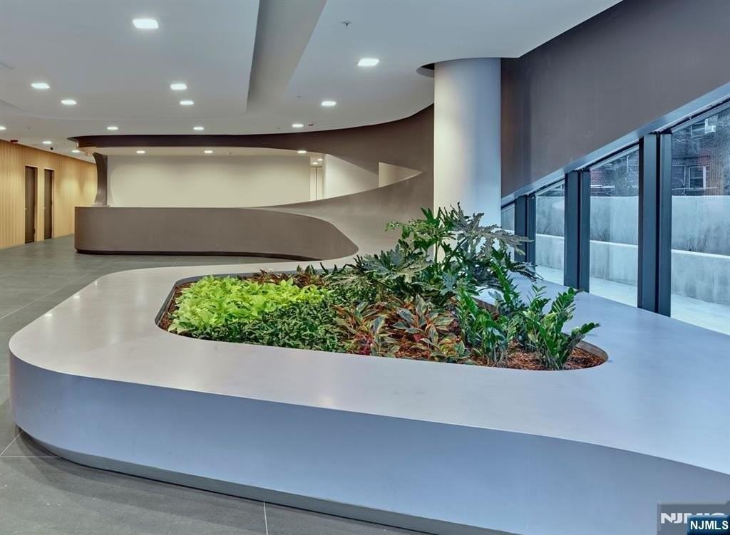 258 S Harrison St - Photo 2 of 13