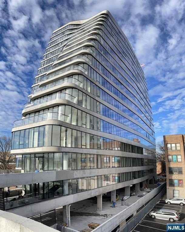 258 S Harrison St - Photo 3 of 13