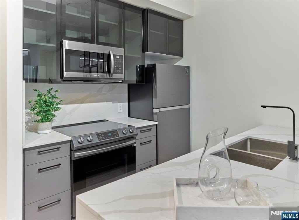 258 S Harrison St - Photo 7 of 13