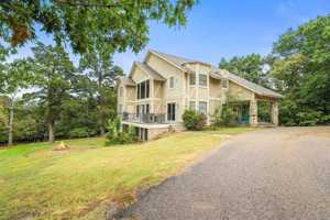 featured image of 664 Lakepoint Loop