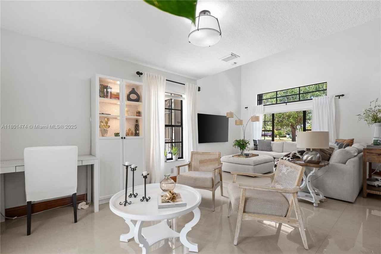 4671 Sw 155th Pl - Photo 4 of 8