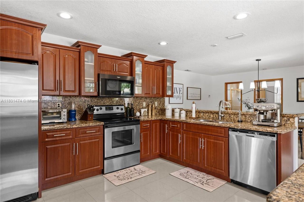 4671 Sw 155th Pl - Photo 5 of 8