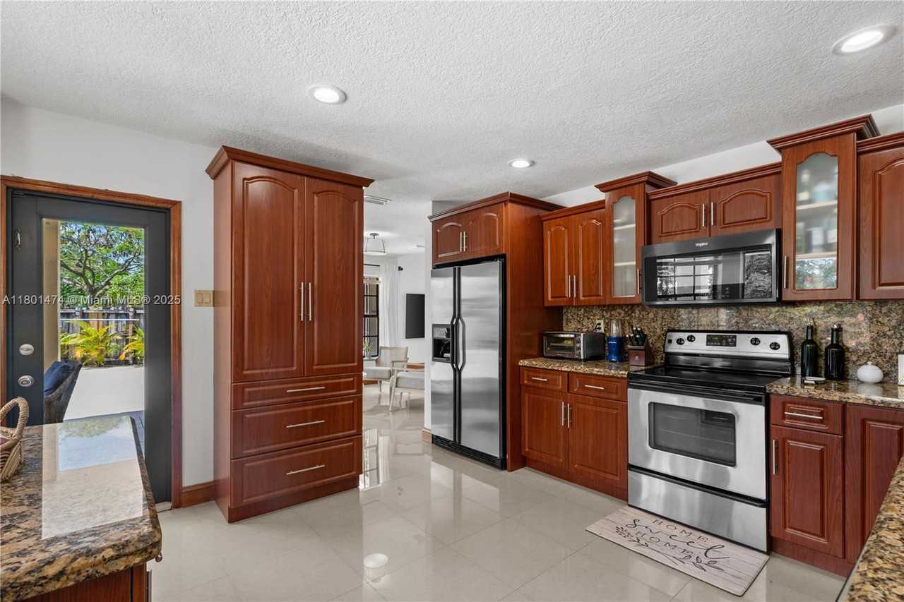 4671 Sw 155th Pl - Photo 6 of 8