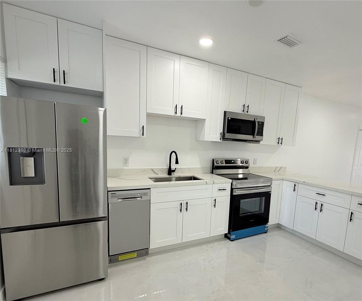 1 Nw 10th St - Photo 2 of 6