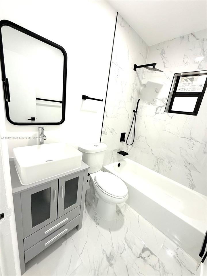 1 Nw 10th St - Photo 5 of 6