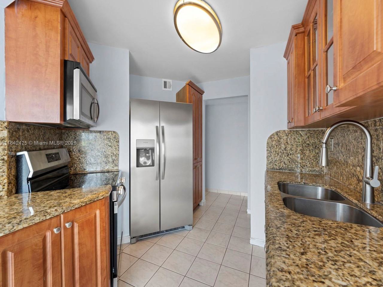 1820 W 53rd St - Photo 2 of 8