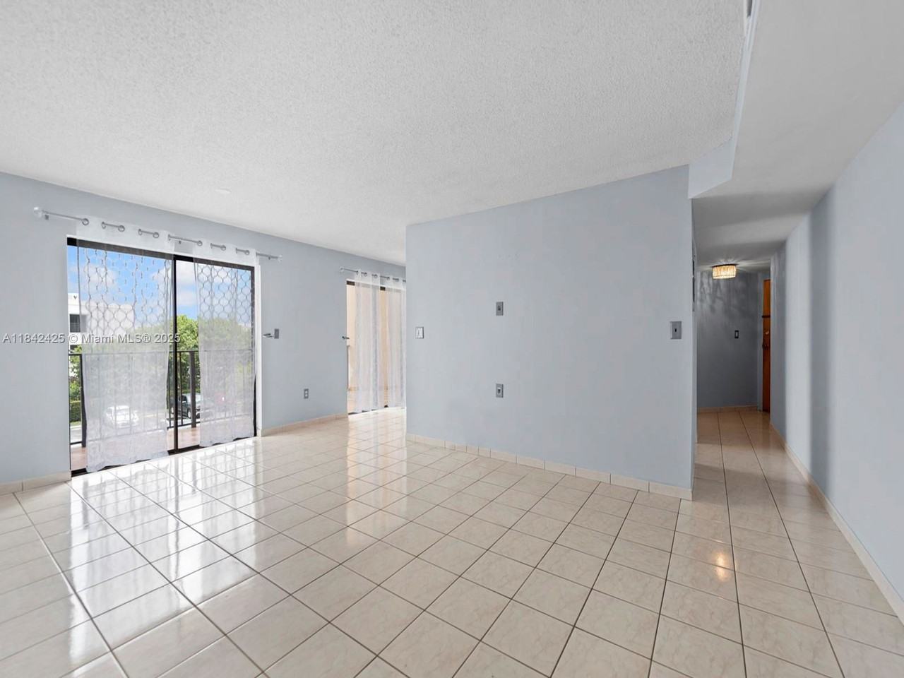 1820 W 53rd St - Photo 4 of 8