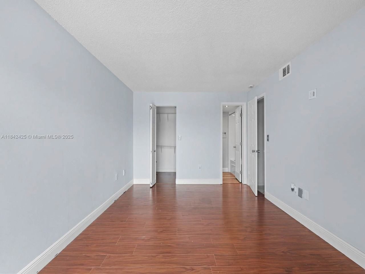 1820 W 53rd St - Photo 5 of 8