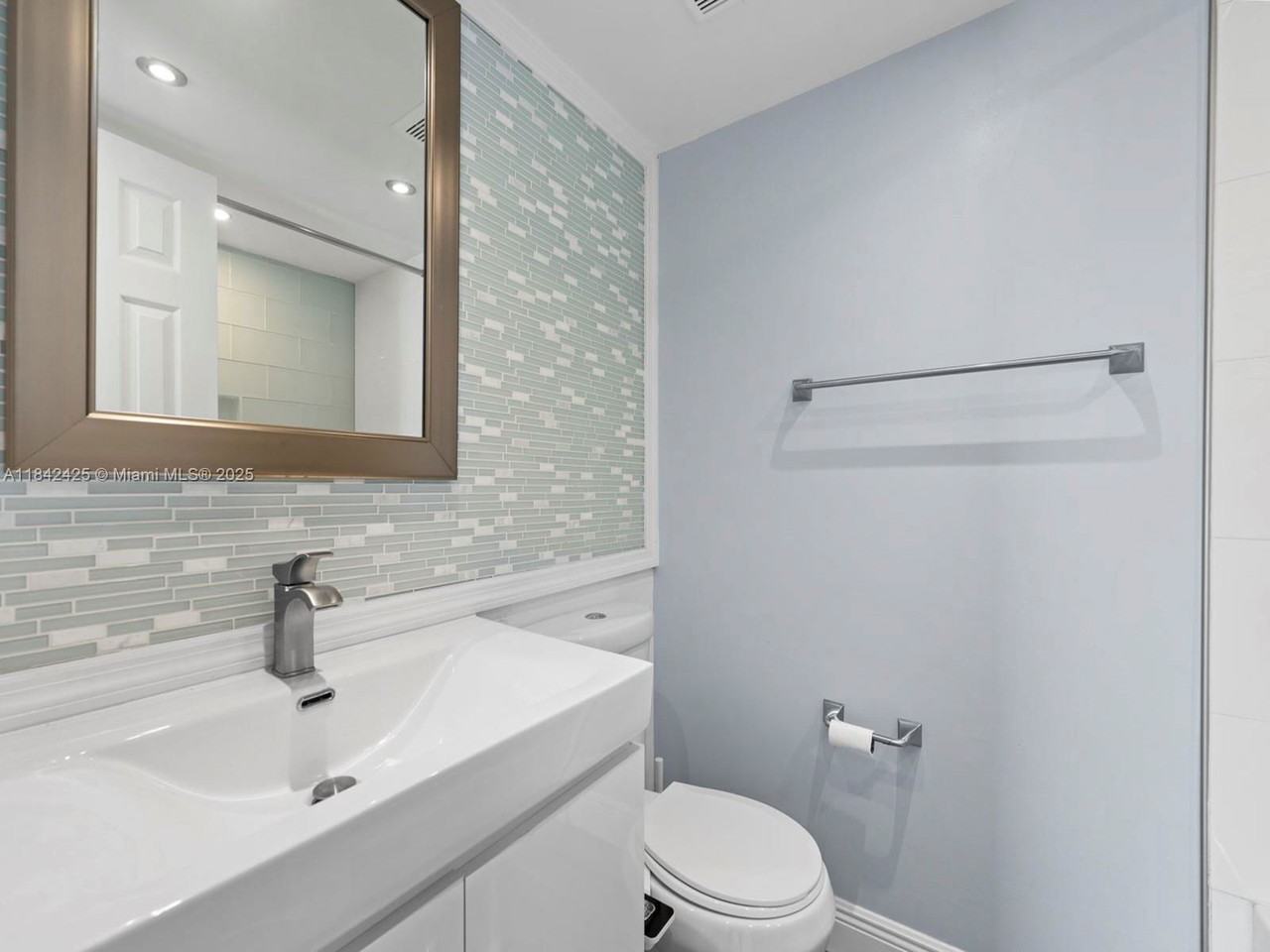 1820 W 53rd St - Photo 7 of 8