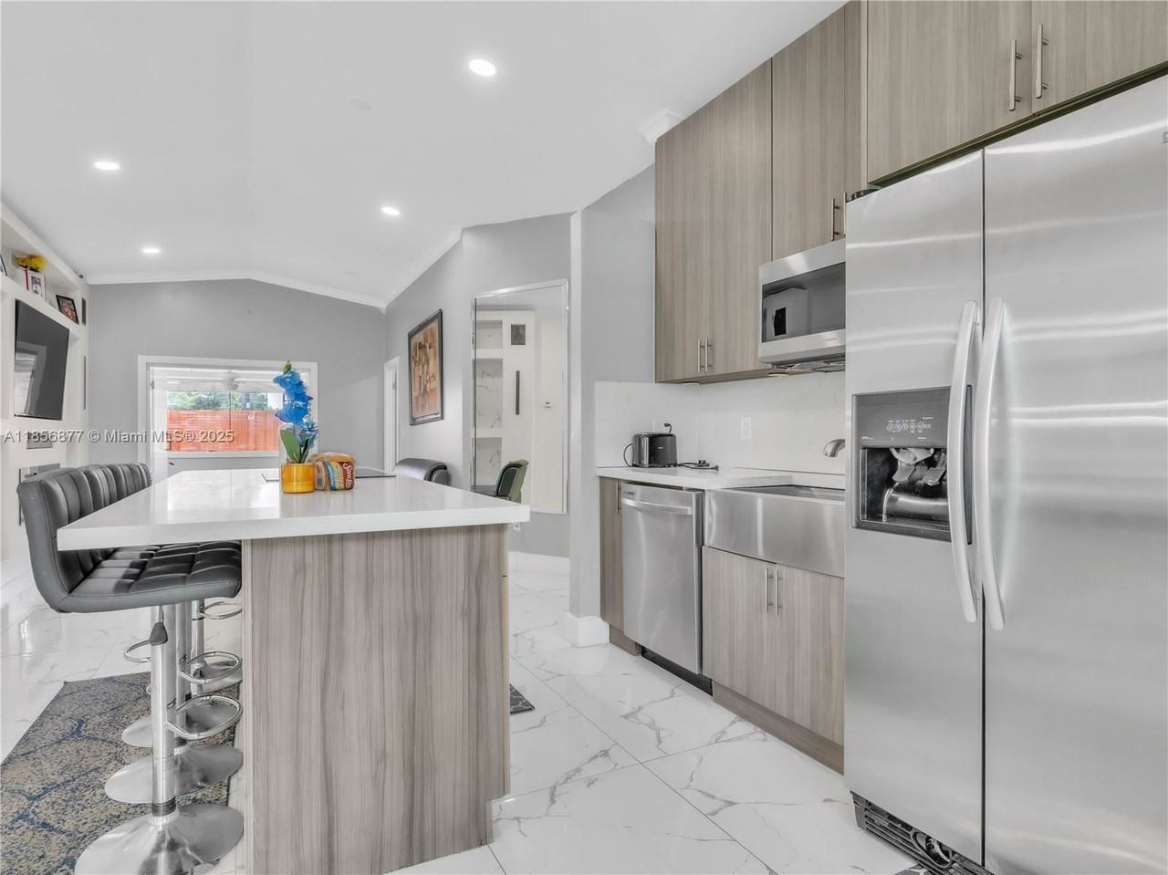 15851 Sw 108th Ave - Photo 2 of 8