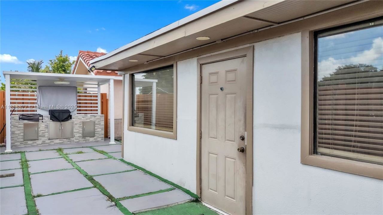 15851 Sw 108th Ave - Photo 7 of 8