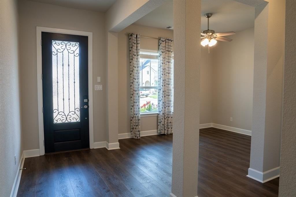 2441 Lazy Dog Ln - Photo 4 of 40