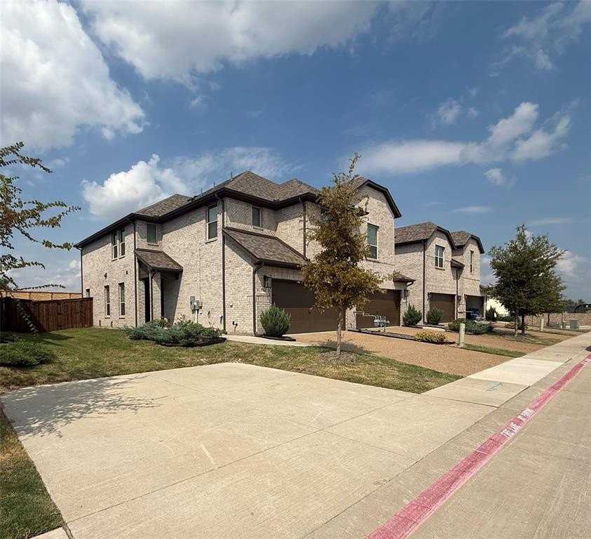 1061 Keswick Dr - Photo 2 of 37