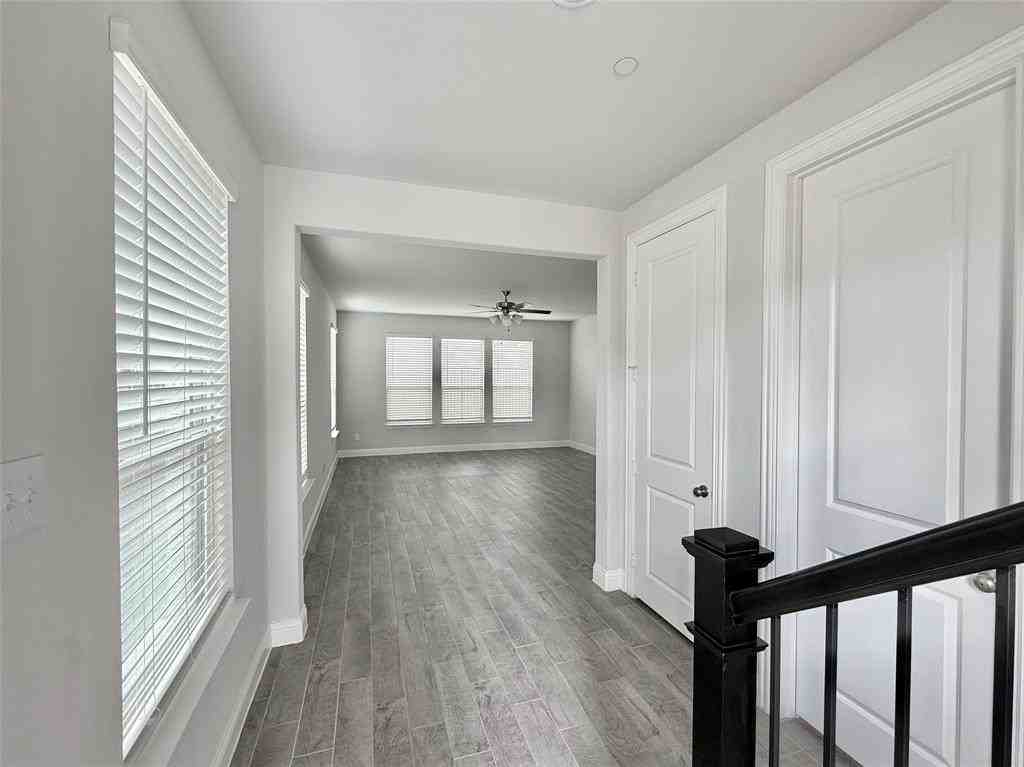 1061 Keswick Dr - Photo 4 of 37