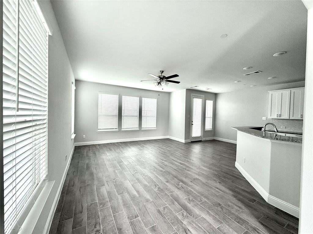 1061 Keswick Dr - Photo 5 of 37