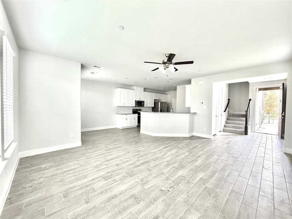 1061 Keswick Dr - Photo 6 of 37