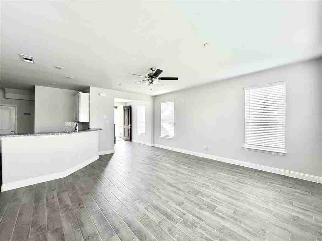 1061 Keswick Dr - Photo 7 of 37